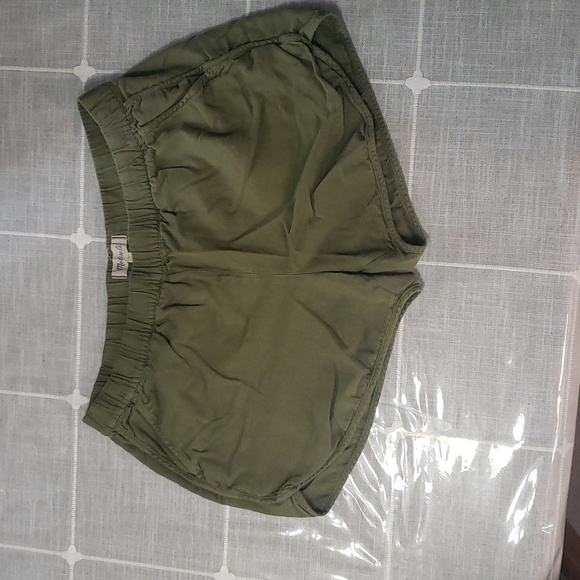Madewell Pull-On Shorts in Desert Olive Size M - Picture 5 of 12